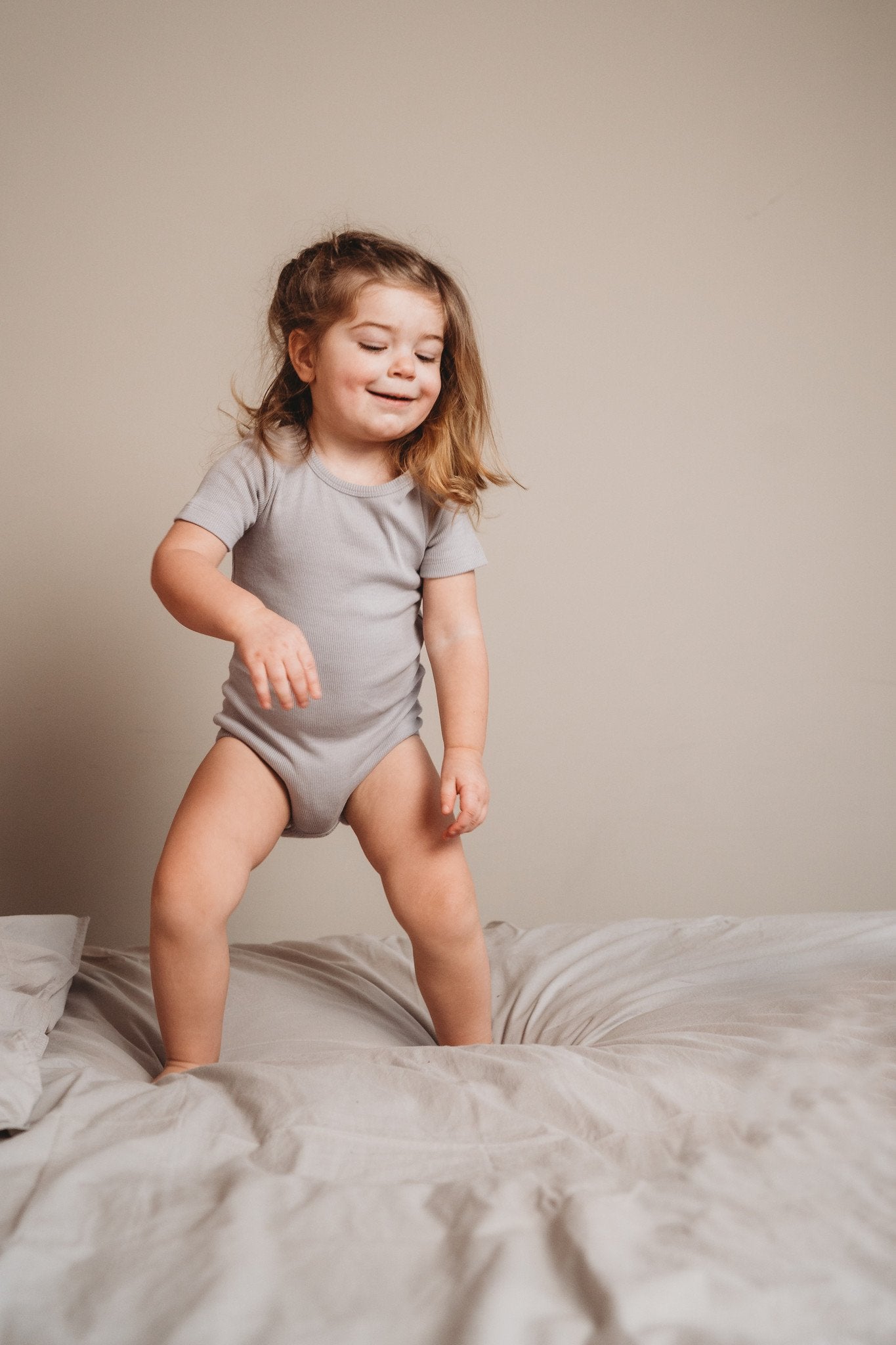 shortsleeve bodysuit · pebble